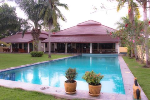 Villa in Hua Hin, Thailand 5 bedrooms № 168514 - photo 3