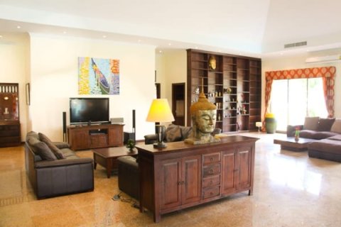 Villa in Hua Hin, Thailand 5 bedrooms № 168514 - photo 16