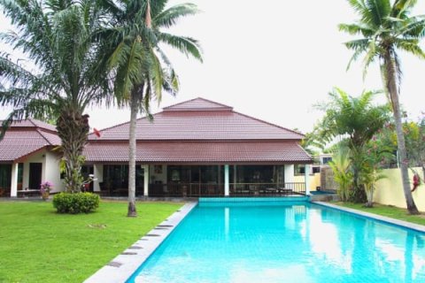 Villa in Hua Hin, Thailand 5 bedrooms № 168514 - photo 2