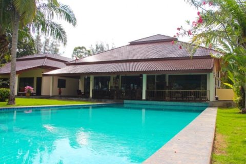 Villa in Hua Hin, Thailand 5 bedrooms № 168514