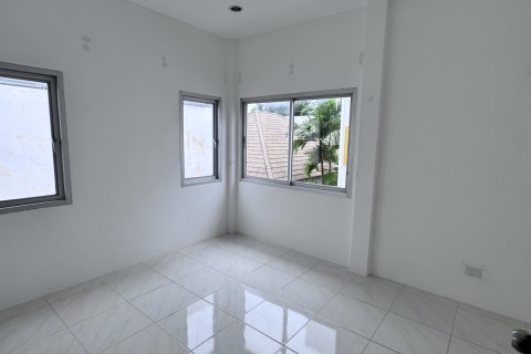House in Phuket, Thailand 3 bedrooms № 154007 - photo 12