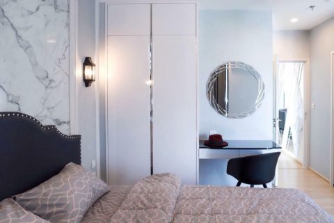 Кондоминиум с 2 спальнями в Хуай Кванге, Бангкок, Таиланд № 159666 - фото 17