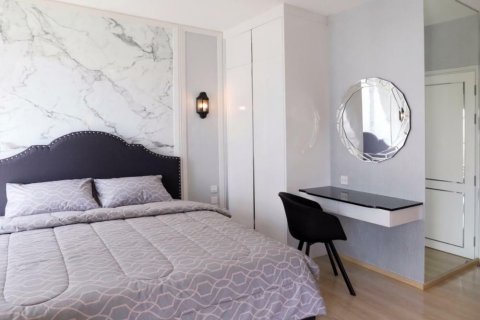 Кондоминиум с 2 спальнями в Хуай Кванге, Бангкок, Таиланд № 159666 - фото 14