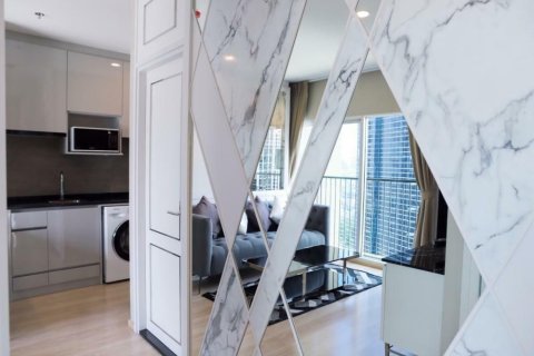 Кондоминиум с 2 спальнями в Хуай Кванге, Бангкок, Таиланд № 159666 - фото 8