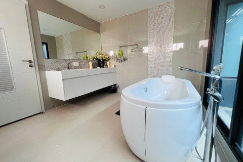 House in Suan Luang, Bangkok, Thailand 7 bedrooms № 161884 - photo 6