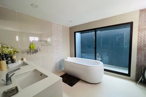 House in Suan Luang, Bangkok, Thailand 7 bedrooms № 161884 - photo 5