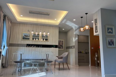 House in Suan Luang, Bangkok, Thailand 7 bedrooms № 161884 - photo 2