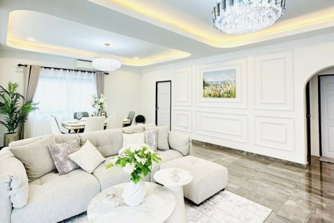 House in Pattaya, Thailand 3 bedrooms № 177813 - photo 25