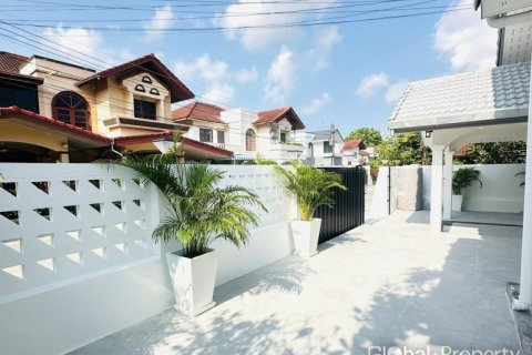 House in Pattaya, Thailand 3 bedrooms № 177813 - photo 7