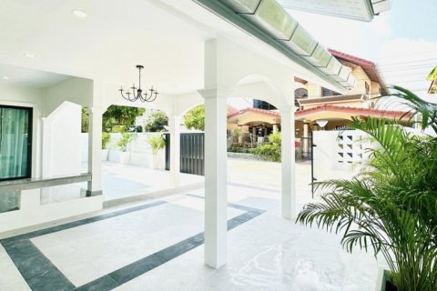 House in Pattaya, Thailand 3 bedrooms № 177813 - photo 6