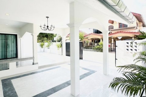 House in Pattaya, Thailand 3 bedrooms № 177813 - photo 5