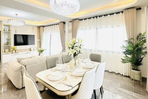 House in Pattaya, Thailand 3 bedrooms № 177813 - photo 30