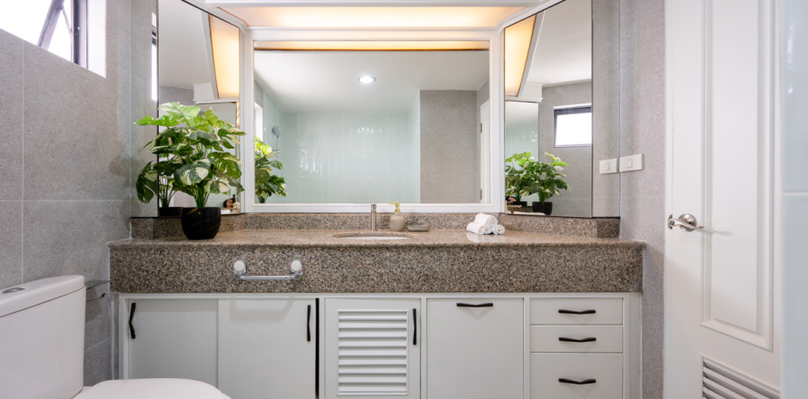 Condo in Bangkok, Thailand, 3 bedrooms № 186304
