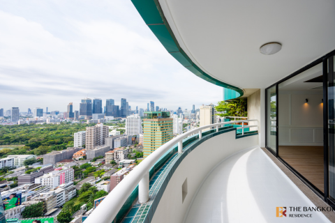 Condo in Bangkok, Thailand, 3 bedrooms № 186304 - photo 10