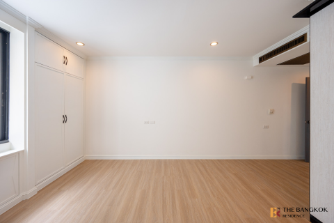 Condo in Bangkok, Thailand, 3 bedrooms № 186304 - photo 9