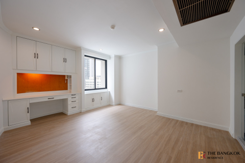 Condo in Bangkok, Thailand, 3 bedrooms № 186304 - photo 2