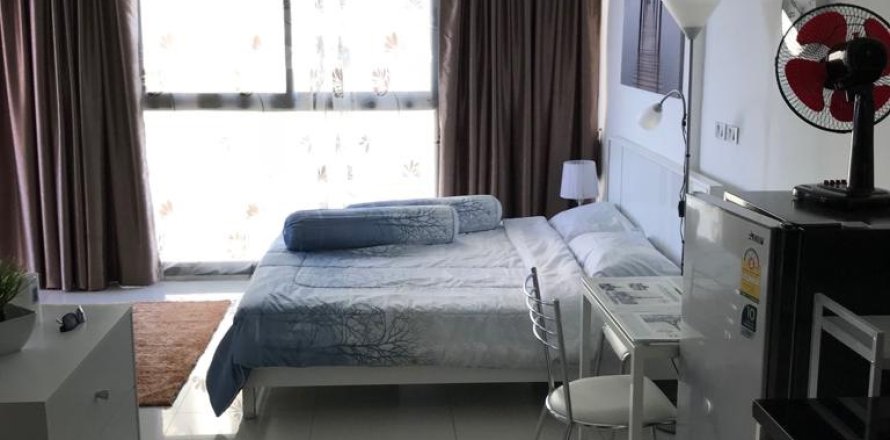 Studio in the Condo in Pattaya, Thailand in Wong Amat Tower  № 176542