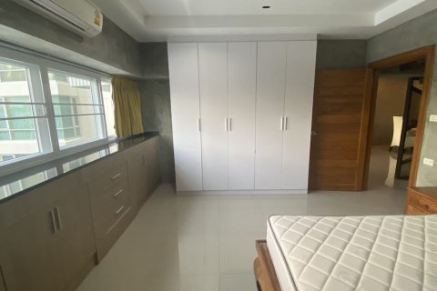 Condo à Khlong Toei, Bangkok, Thaïlande, 3 chambres № 200962 - photo 2
