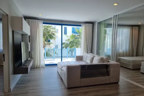 Condo in Hua Hin, Thailand, 2 bedrooms № 139251 - photo 1