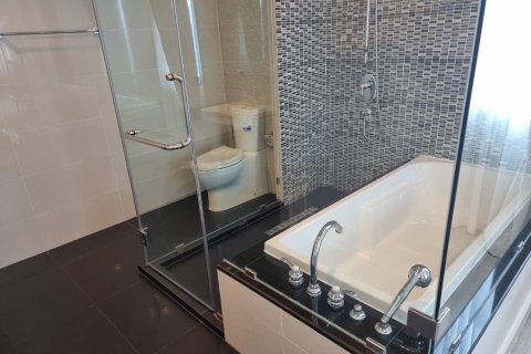 Condo in Hua Hin, Thailand, 2 bedrooms № 139251 - photo 11