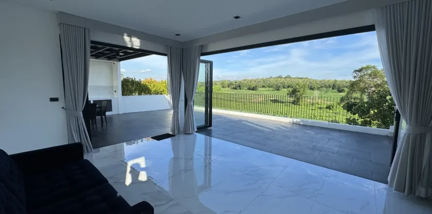 Villa in Pattaya, Thailand 6 bedrooms № 149103