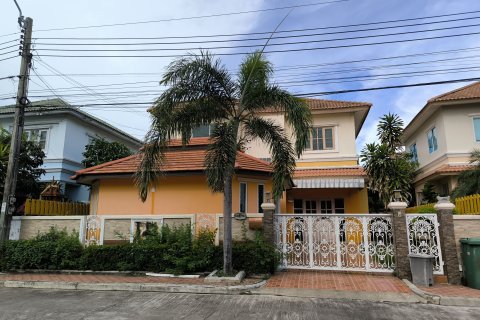 House in Samut Prakan, Thailand 5 bedrooms № 149107 - photo 2