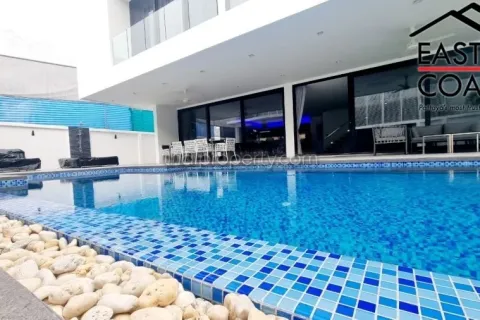 Casa de 6 dormitorios en Pattaya, Tailandia № 213264 - foto 3