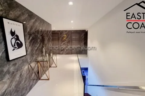Casa de 6 dormitorios en Pattaya, Tailandia № 213264 - foto 16