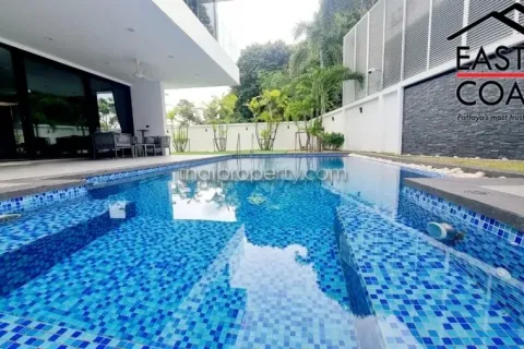 Casa de 6 dormitorios en Pattaya, Tailandia № 213264 - foto 2