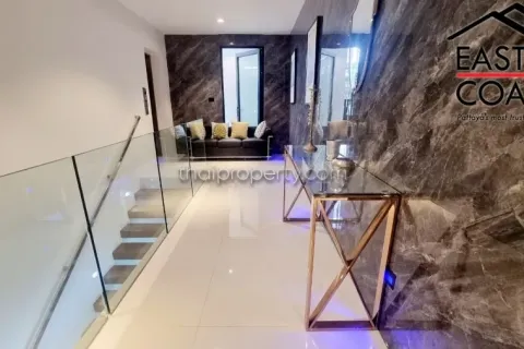 Casa de 6 dormitorios en Pattaya, Tailandia № 213264 - foto 19