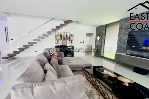 Casa de 6 dormitorios en Pattaya, Tailandia № 213264 - foto 4