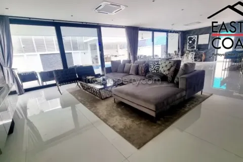 Casa de 6 dormitorios en Pattaya, Tailandia № 213264 - foto 6
