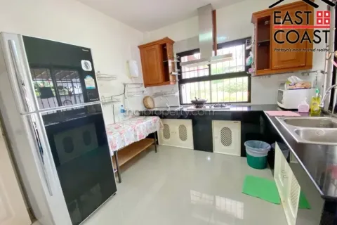 Casa de 4 dormitorios en Pattaya, Tailandia № 213269 - foto 13