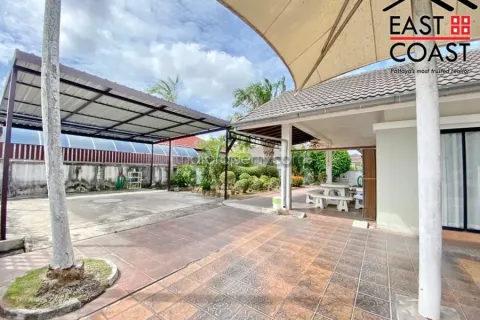 Casa de 4 dormitorios en Pattaya, Tailandia № 213269 - foto 2