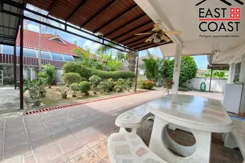 Casa de 4 dormitorios en Pattaya, Tailandia № 213269 - foto 3