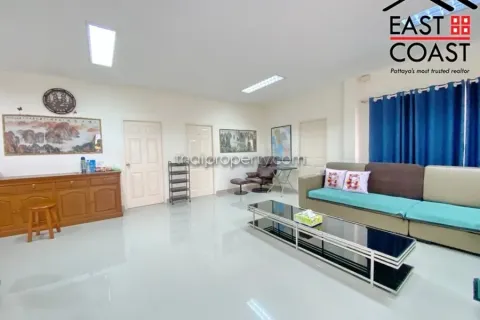 Casa de 4 dormitorios en Pattaya, Tailandia № 213269 - foto 6