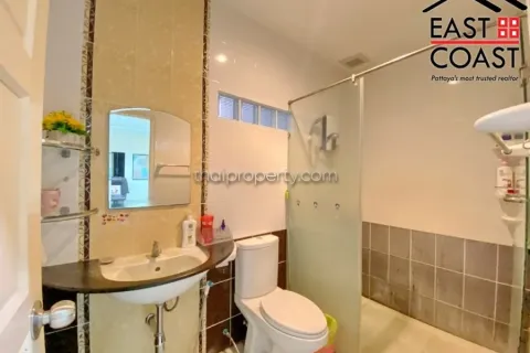 Casa de 4 dormitorios en Pattaya, Tailandia № 213269 - foto 12