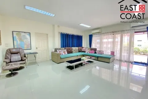 Casa de 4 dormitorios en Pattaya, Tailandia № 213269 - foto 4