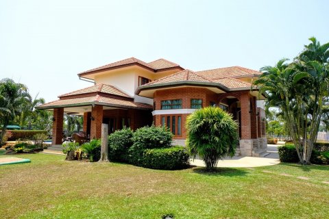 House in Chiang Mai, Thailand 4 bedrooms № 121930 - photo 1