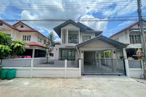 House in Rangsit, Thailand 3 bedrooms № 154092 - photo 1