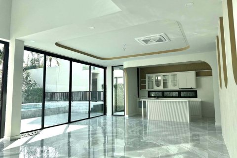 Villa in Bang Khen, Bangkok, Thailand 5 bedrooms № 154091 - photo 2