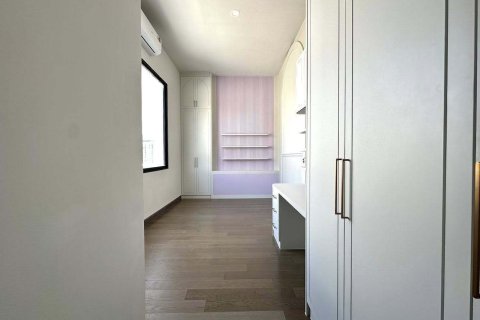 Villa in Bang Khen, Bangkok, Thailand 5 bedrooms № 154091 - photo 4