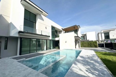 Villa in Bang Khen, Bangkok, Thailand 5 bedrooms № 154091 - photo 1