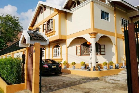 Дуплекс в Бангкапи, Бангкок, Таиланд с 4 спальнями № 149904 - фото 11