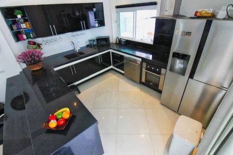 House in Pattaya, Thailand 6 bedrooms № 157729 - photo 15