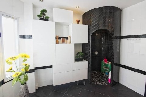 House in Pattaya, Thailand 6 bedrooms № 157729 - photo 5