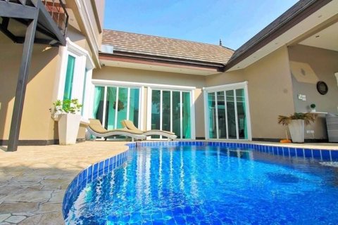 House in Pattaya, Thailand 6 bedrooms № 157729