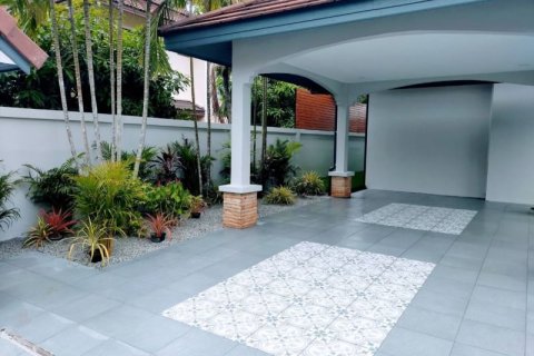 House in Pattaya, Thailand 4 bedrooms № 157731