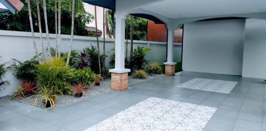 House in Pattaya, Thailand 4 bedrooms № 157731