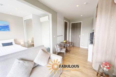 Condo in Bang Tao, Thailand, 1 bedroom № 179256 - photo 2